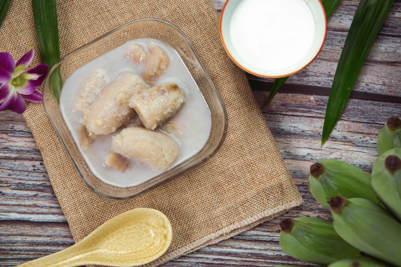 banana-coconut-milk-asian-traditional-thai-desserts-thai-des