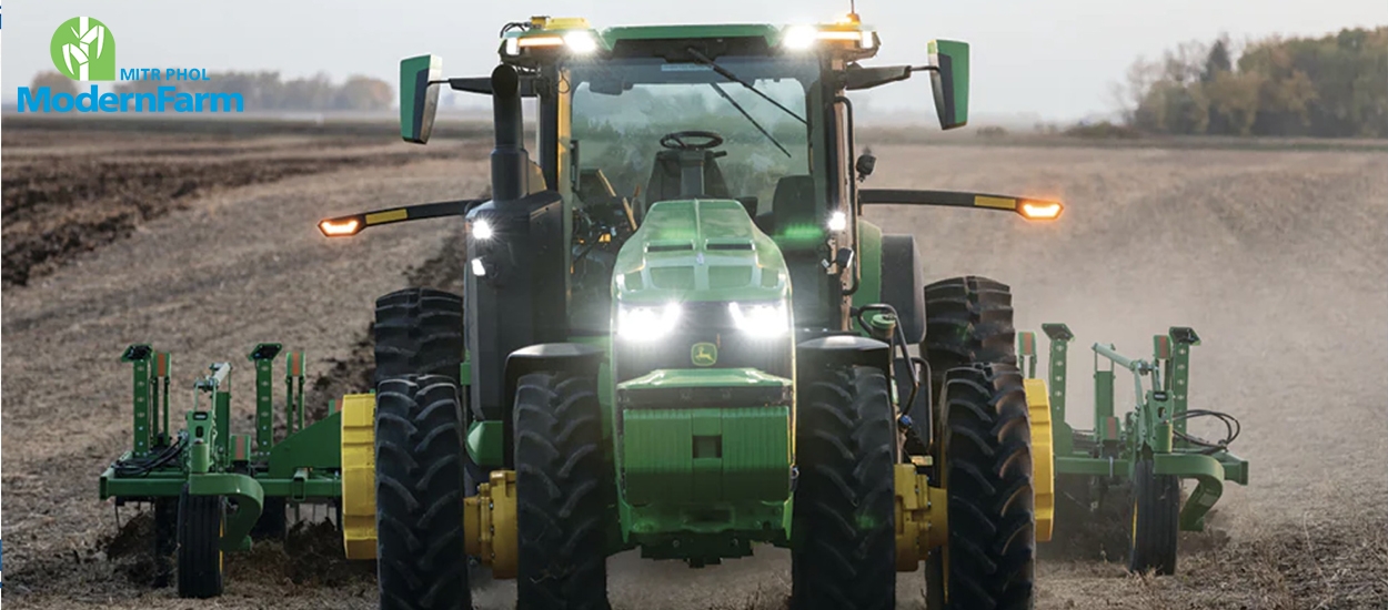 รถแทรคเตอร์ขับเคลื่อนอัตโนมัติเต็มรูปแบบจาก John Deere